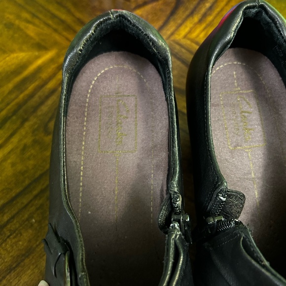 Clarks vintage style booties EUC - Picture 4 of 5